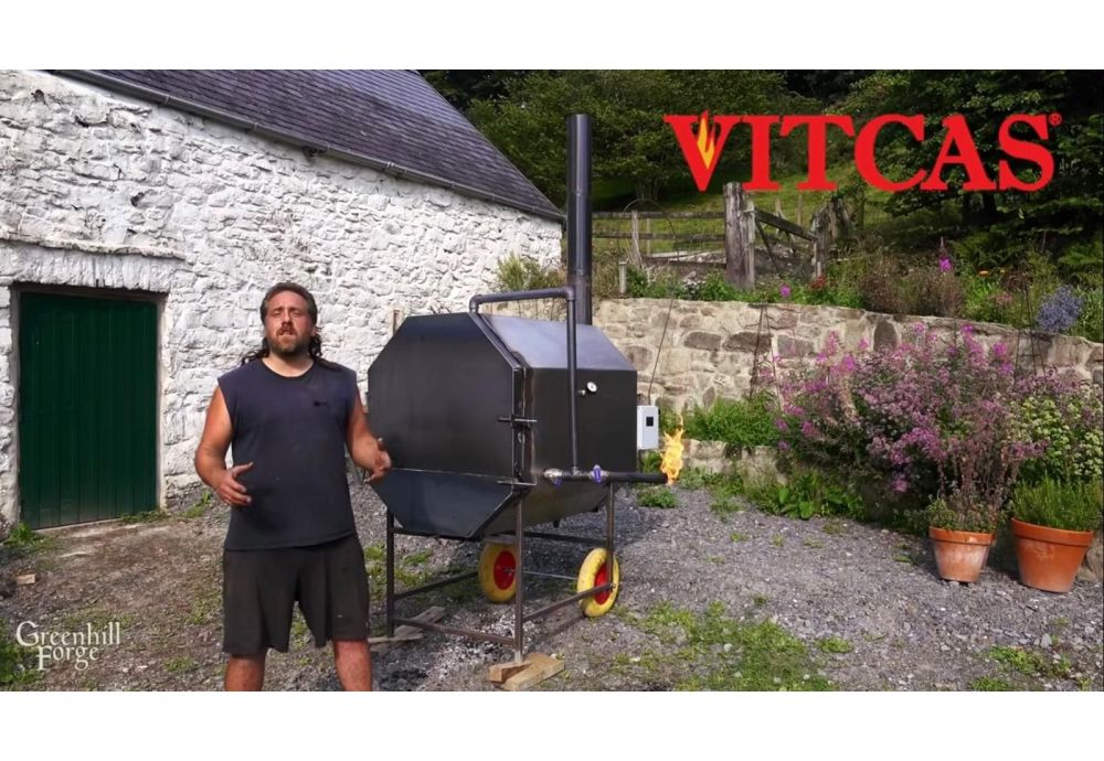A Vitcas egy szigetüzemű energiatermeléshez készült fagázgenerátor-építésről szóló YouTube-videóban